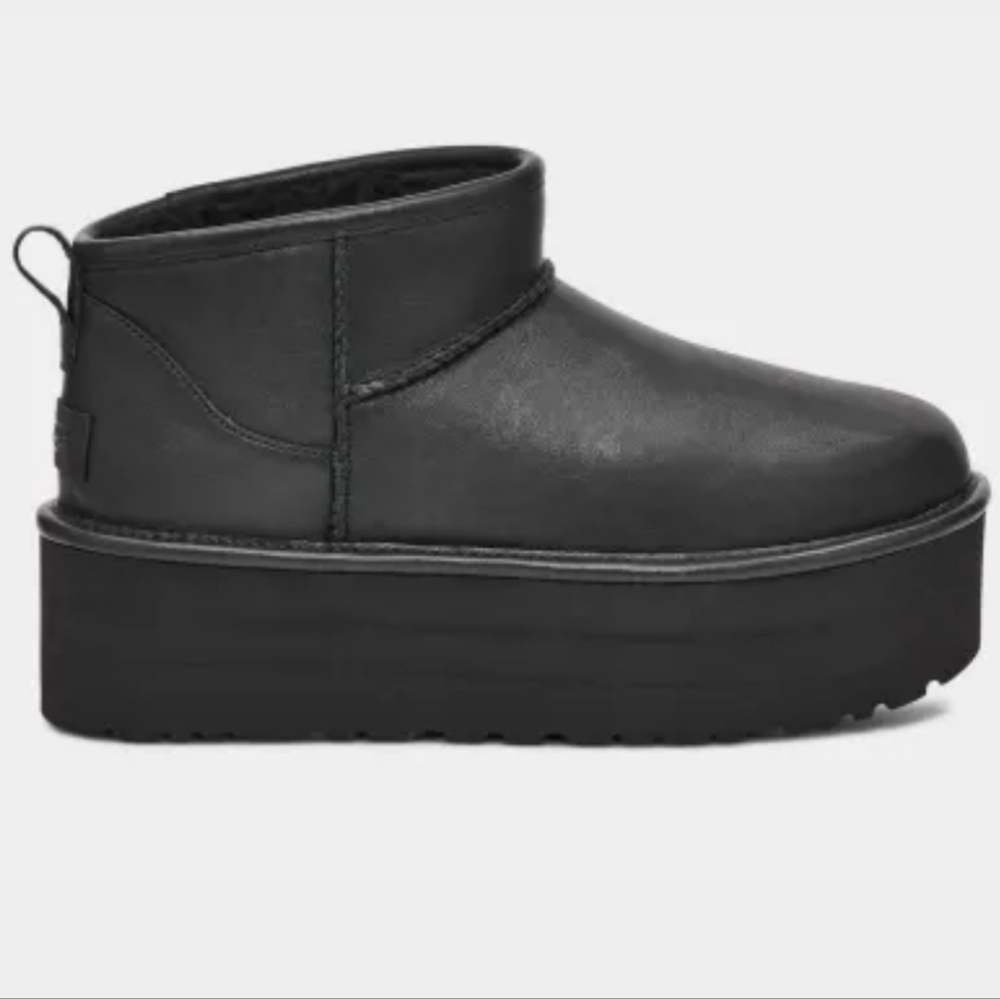 New. Ugg Classic Ultra Mini Platform Leather black